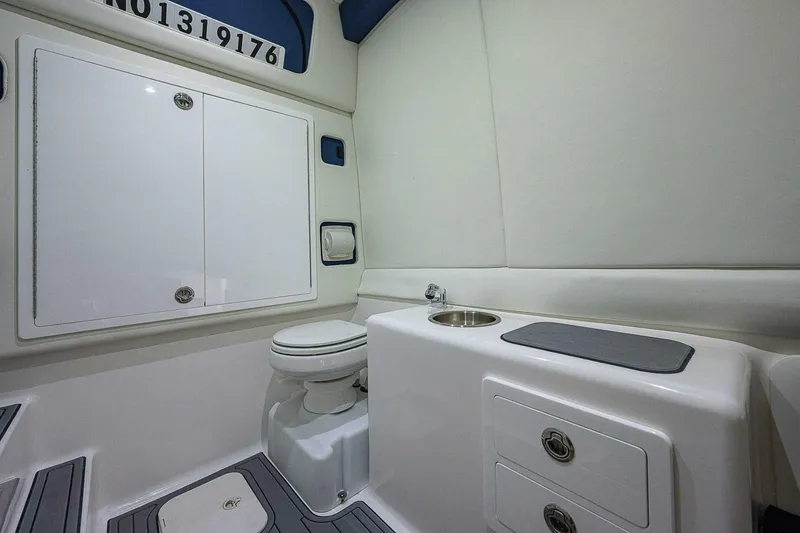 Slide: The Image of Front Runner 39 Center Console 2021 - 6943965