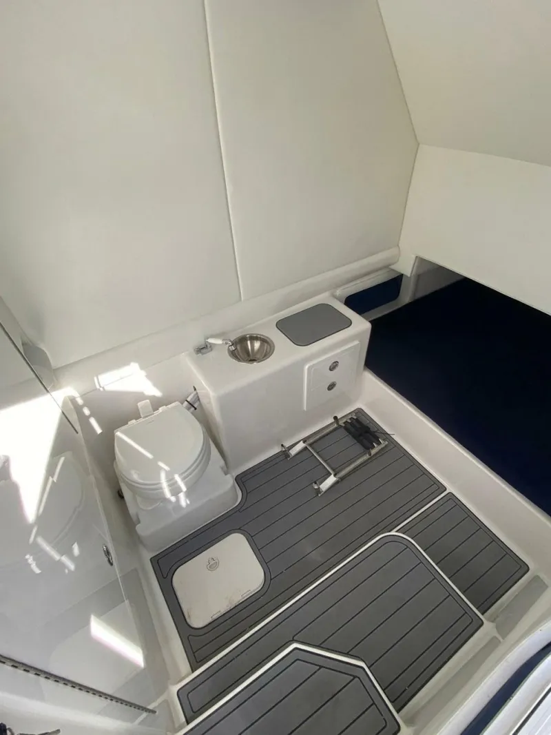 Slide: The Image of Front Runner 39 Center Console 2021 - 7388317