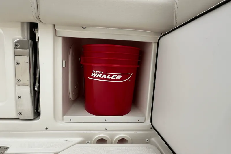 Slide: The Image of Boston Whaler 330 Outrage 2025 - 16