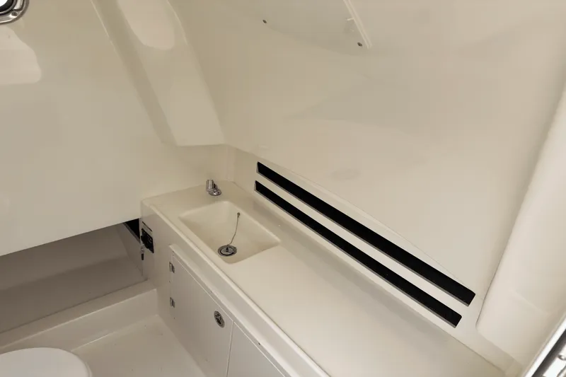 Slide: The Image of Boston Whaler 330 Outrage 2025 - 17