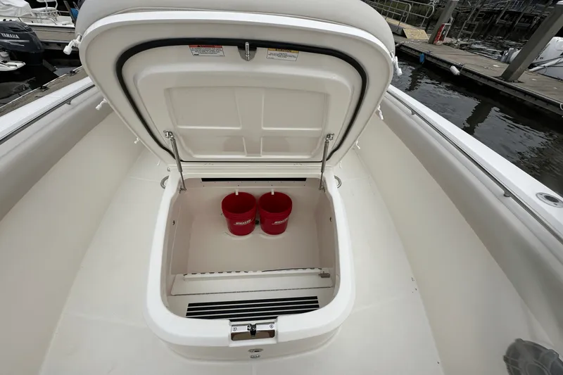 Slide: The Image of Boston Whaler 330 Outrage 2025 - 19