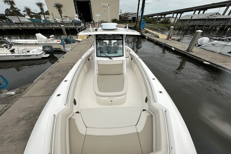 Slide: The Image of Boston Whaler 330 Outrage 2025 - 20