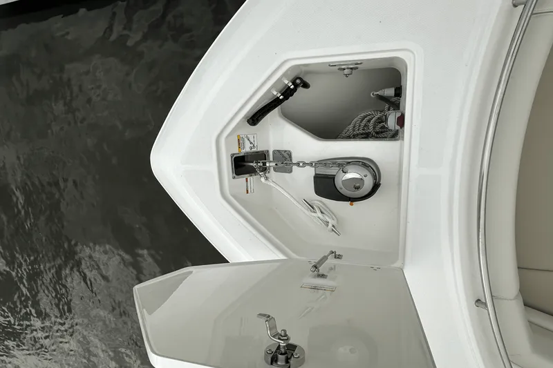 Slide: The Image of Boston Whaler 330 Outrage 2025 - 21