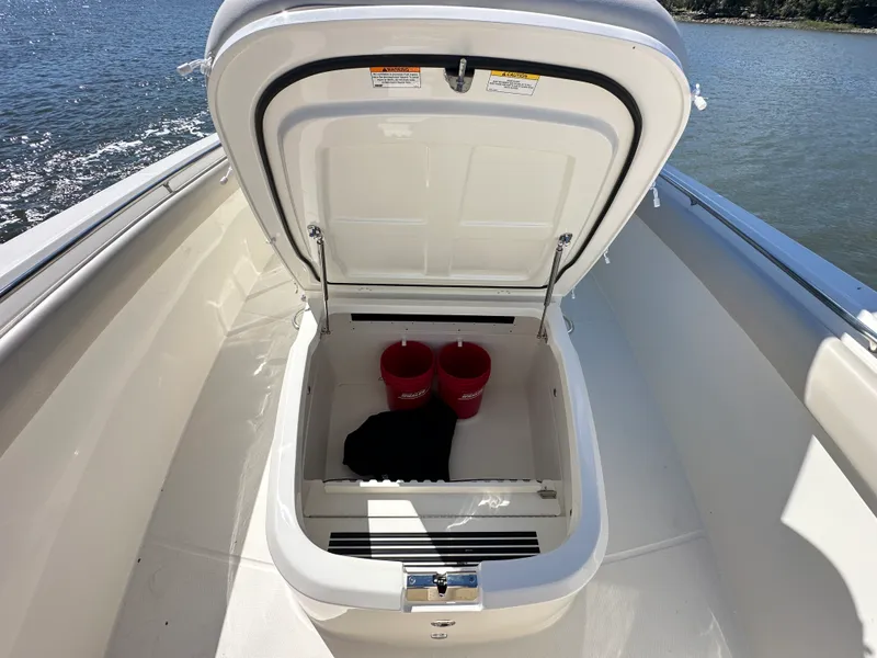 Slide: The Image of Boston Whaler 330 Outrage 2025 - 29