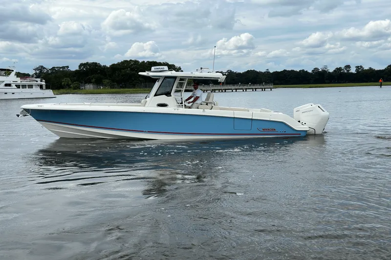 Slide: The Image of Boston Whaler 330 Outrage 2025 - 3