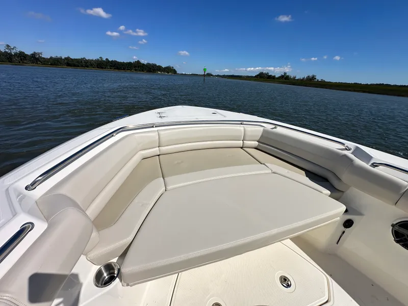 Slide: The Image of Boston Whaler 330 Outrage 2025 - 32