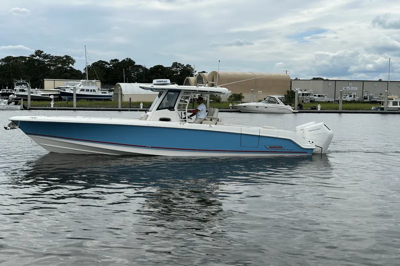 Slide: The Image of Boston Whaler 330 Outrage 2025 - 4