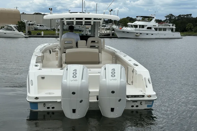 Slide: The Image of Boston Whaler 330 Outrage 2025 - 5