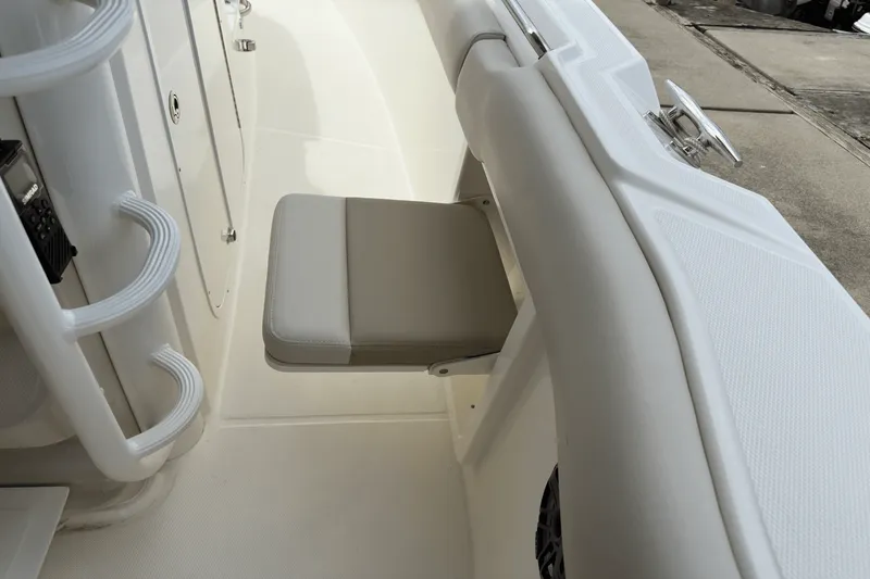 Slide: The Image of Boston Whaler 330 Outrage 2025 - 9