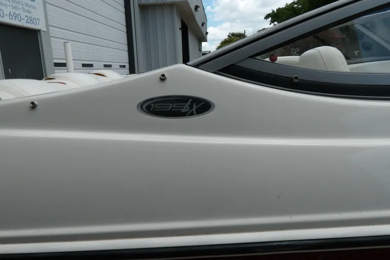 Slide: The Image of Stingray 195 LS/LX 2012 - 6893945