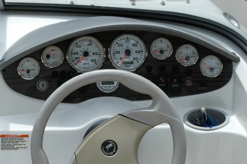 Slide: The Image of Stingray 195 LS/LX 2012 - 6893997