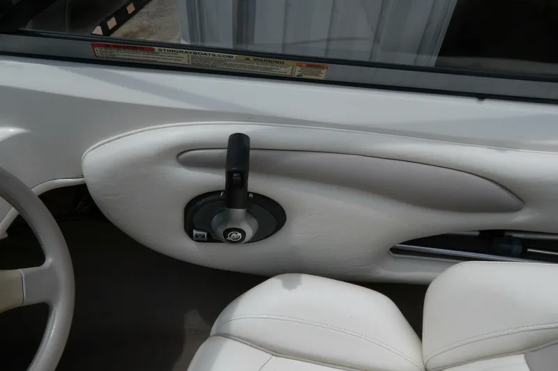Slide: The Image of Stingray 195 LS/LX 2012 - 6894027