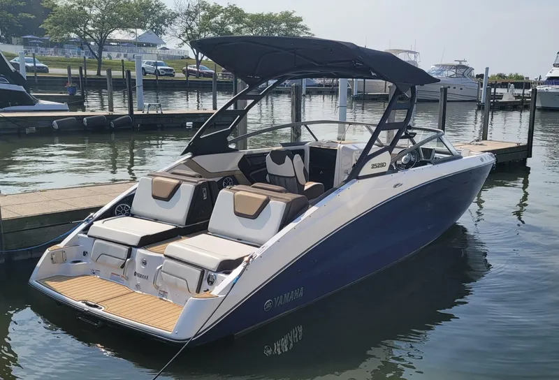 Slide: The Image of Yamaha 252SD 2021 - 6894367
