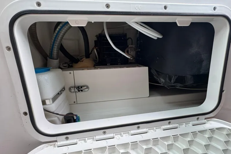 Slide: The Image of Axopar 28 Cabin 2020 - 7535117