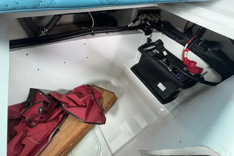 Slide: The Image of Axopar 28 Cabin 2020 - 7535085