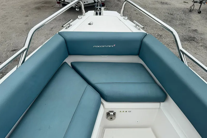 Slide: The Image of Axopar 28 Cabin 2020 - 7535062