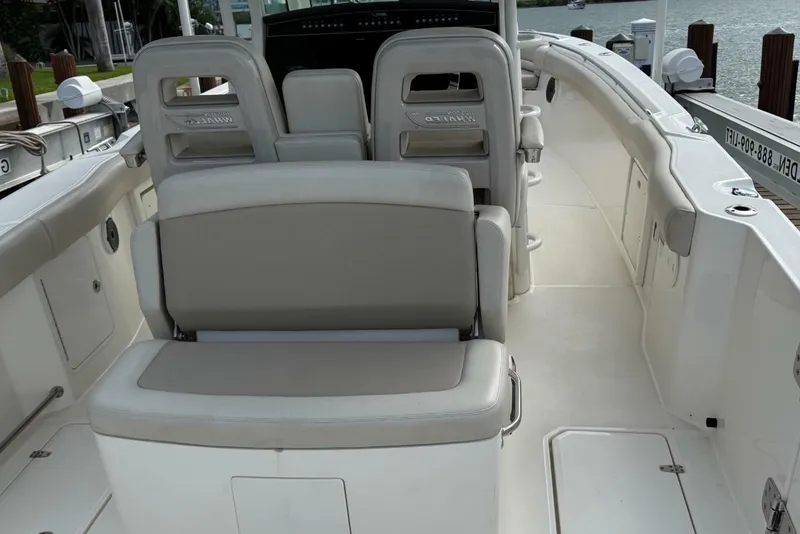 Slide: The Image of Boston Whaler 330 Outrage 2020 - 6944653