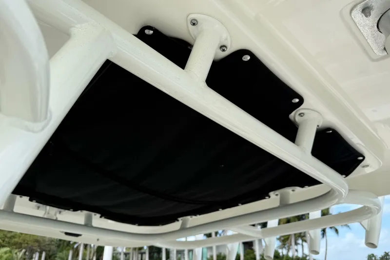 Slide: The Image of Boston Whaler 330 Outrage 2020 - 7388898