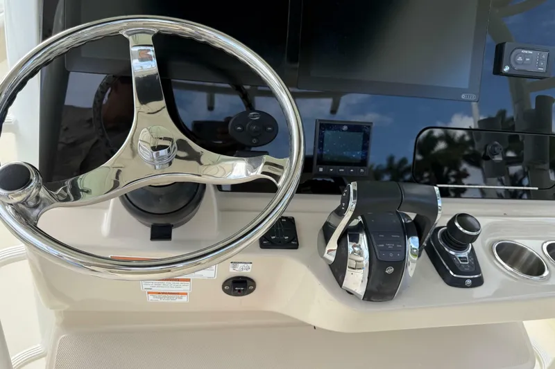 Slide: The Image of Boston Whaler 330 Outrage 2020 - 6944626
