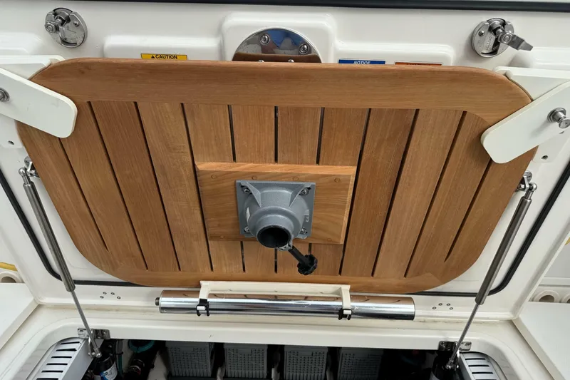 Slide: The Image of Boston Whaler 330 Outrage 2020 - 7231689