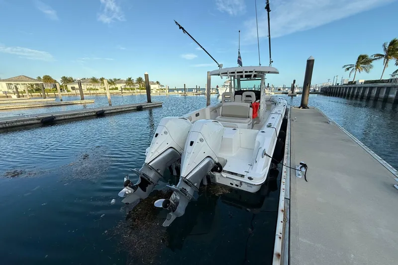 Slide: The Image of Boston Whaler 330 Outrage 2020 - 6944594