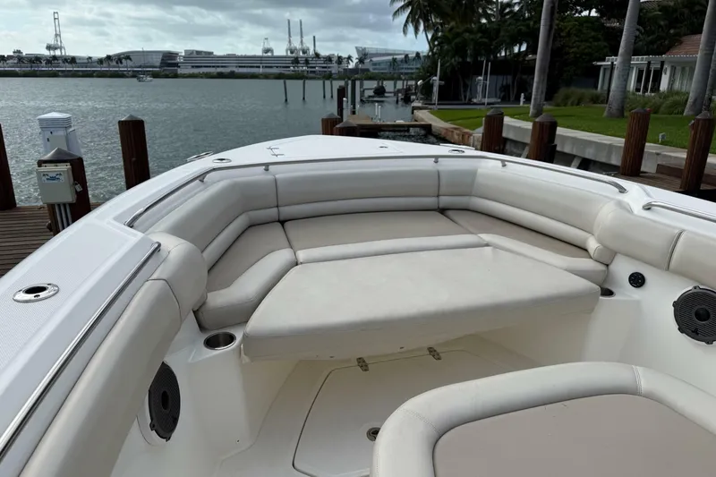 Slide: The Image of Boston Whaler 330 Outrage 2020 - 7231666