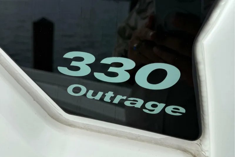 Slide: The Image of Boston Whaler 330 Outrage 2020 - 7388950