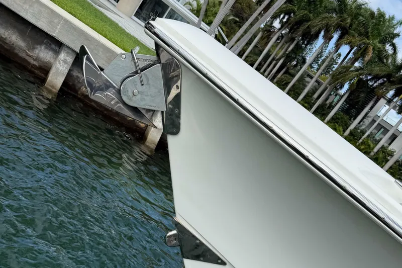 Slide: The Image of Boston Whaler 330 Outrage 2020 - 6944602