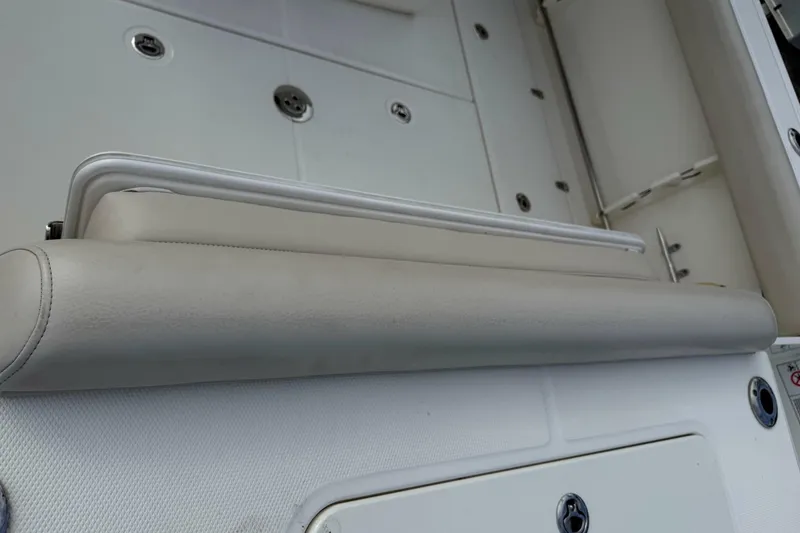 Slide: The Image of Boston Whaler 330 Outrage 2020 - 6944648