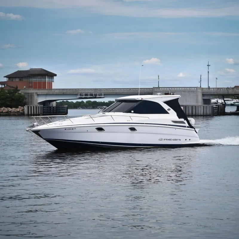 The Image of Regal 35 Sport Coupe 2020 - 7389017