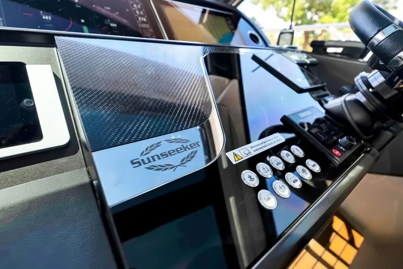 Slide: The Image of Sunseeker Predator 60 EVO 2020 - 7850091
