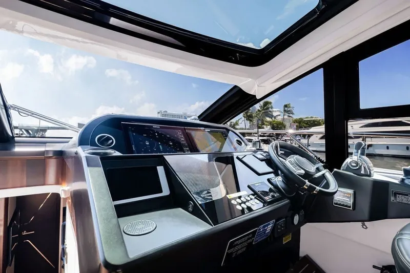 Slide: The Image of Sunseeker Predator 60 EVO 2020 - 7850083