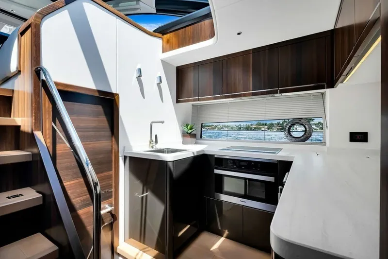 Slide: The Image of Sunseeker Predator 60 EVO 2020 - 7850109