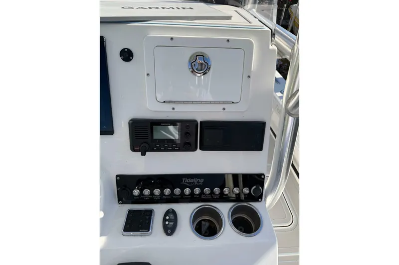 Slide: The Image of TideLine Boats 235 Hybrid 2020 - 7232334