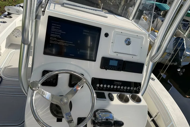 Slide: The Image of TideLine Boats 235 Hybrid 2020 - 7232539