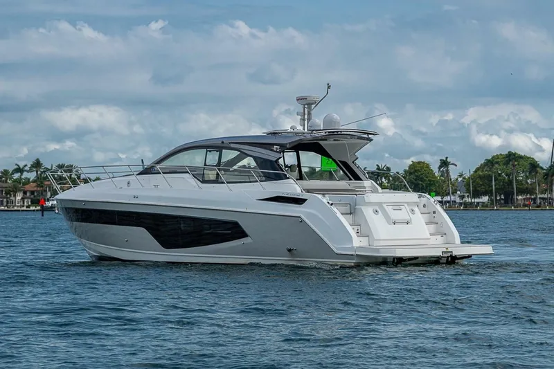 Slide: The Image of Azimut Atlantis 51 2019 - 6895004