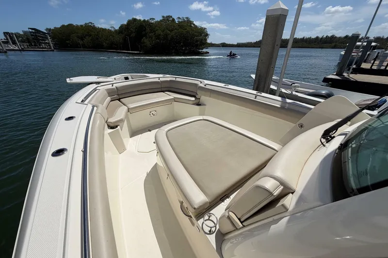 Slide: The Image of Boston Whaler 330 Outrage 2019 - 6945414