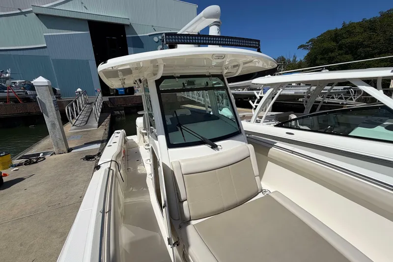 Slide: The Image of Boston Whaler 330 Outrage 2019 - 7389254