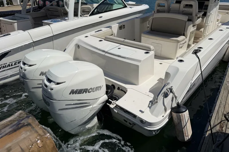 Slide: The Image of Boston Whaler 330 Outrage 2019 - 6945339