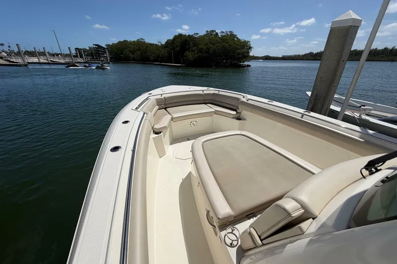 Slide: The Image of Boston Whaler 330 Outrage 2019 - 7389259