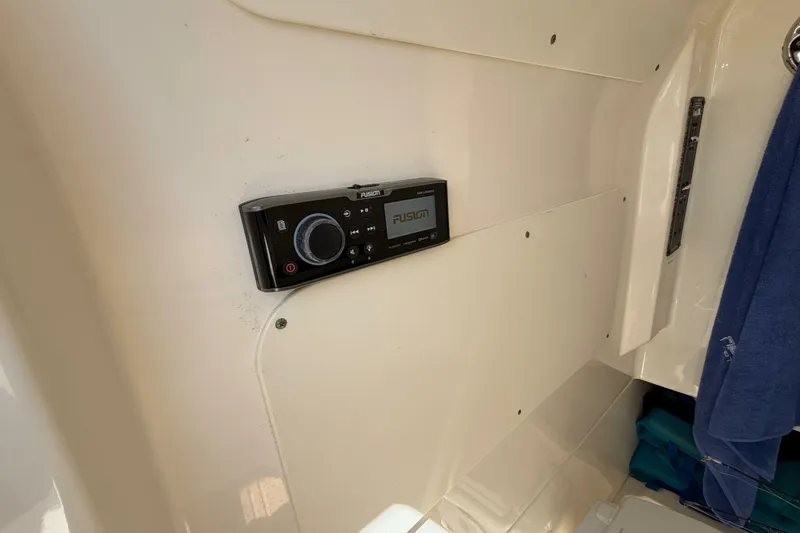 Slide: The Image of Boston Whaler 330 Outrage 2019 - 7232453