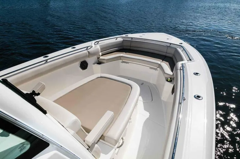 Slide: The Image of Boston Whaler 330 Outrage 2019 - 6945432