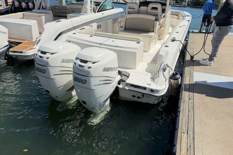 Slide: The Image of Boston Whaler 330 Outrage 2019 - 7232336