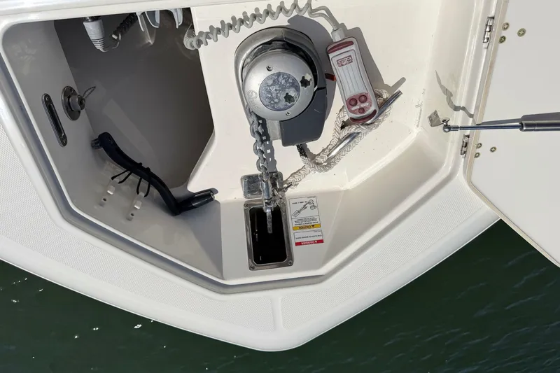 Slide: The Image of Boston Whaler 330 Outrage 2019 - 7232457