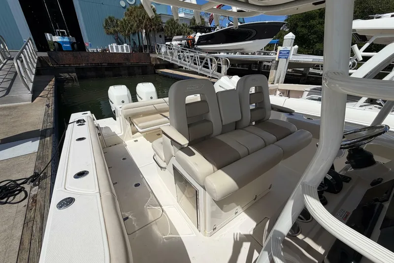 Slide: The Image of Boston Whaler 330 Outrage 2019 - 7232381