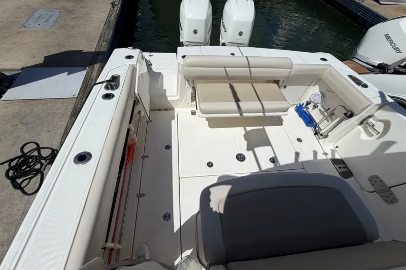 Slide: The Image of Boston Whaler 330 Outrage 2019 - 7232356
