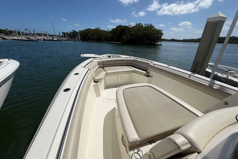 Slide: The Image of Boston Whaler 330 Outrage 2019 - 6945422