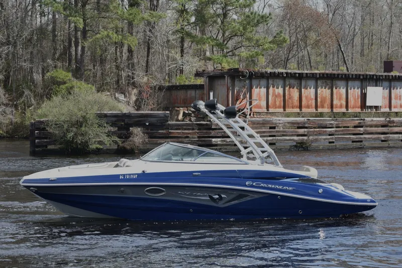 Slide: The Image of Crownline Boats Eclipse E255 SURF 2019 - 7232428