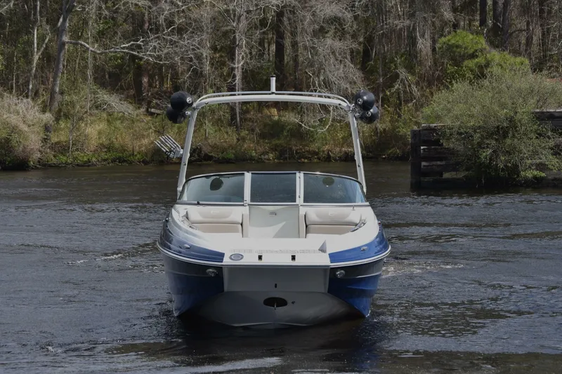 Slide: The Image of Crownline Boats Eclipse E255 SURF 2019 - 6945394