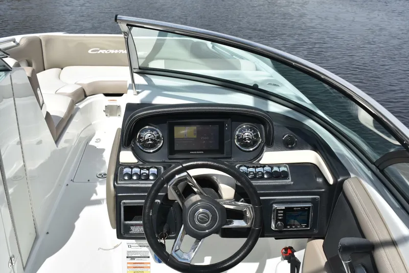 Slide: The Image of Crownline Boats Eclipse E255 SURF 2019 - 7232459